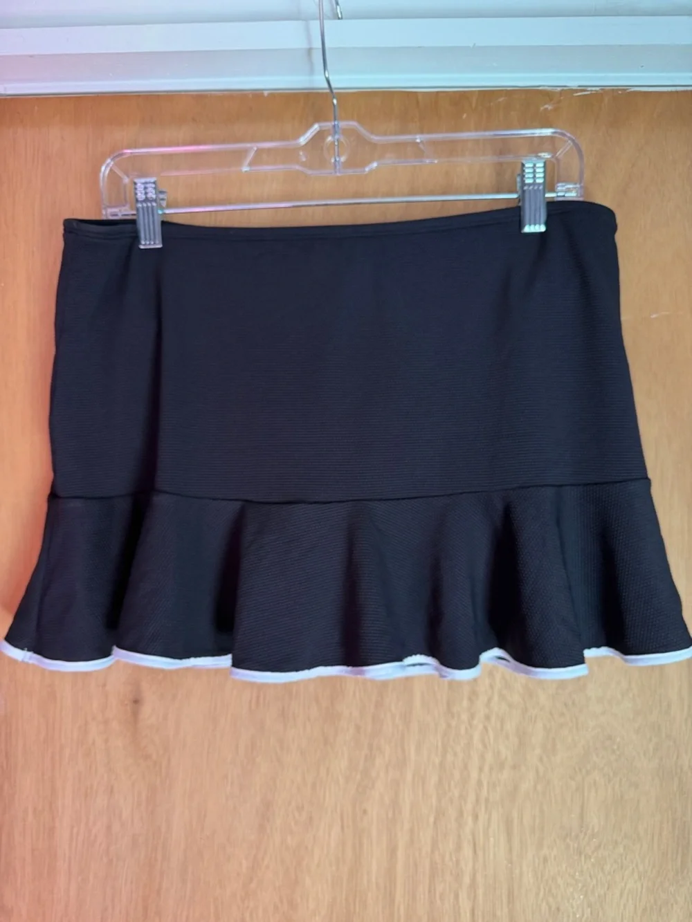 Tommy Bahama Black & White Ruffle Tankini with Skirt - Picture 7 of 9